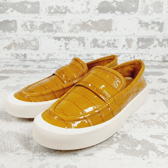New Vince Women's Ghita Tan Patent Leather  Slip-ons Sneaker K432 - Picture 3 of 12